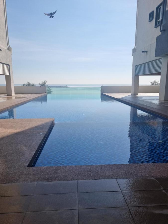 קואלה טרנגאנו Seaside Haven Homestay Seaview Unit With Pool Opposite Ktcc & Mayang Mall - Pangsapuri Ladang Tanjung מראה חיצוני תמונה