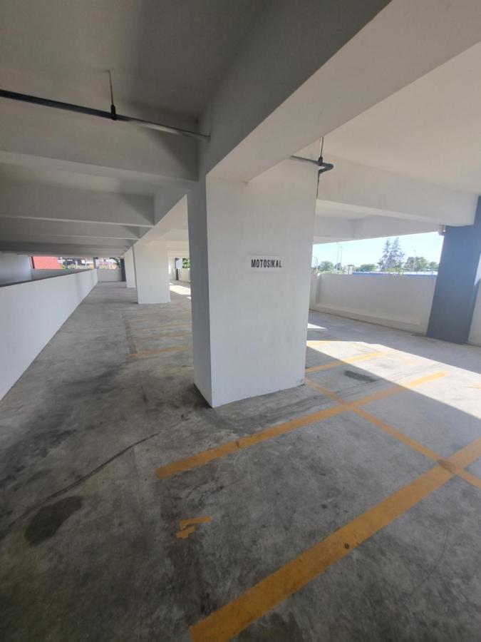 קואלה טרנגאנו Seaside Haven Homestay Seaview Unit With Pool Opposite Ktcc & Mayang Mall - Pangsapuri Ladang Tanjung מראה חיצוני תמונה